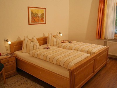 Schlafzimmer groß - Ferienwohnung Sontheim Hindelang